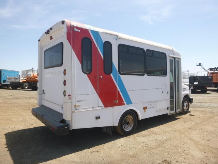 2017-ford-e450-image-4