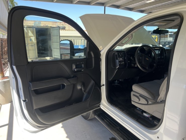2015-chevrolet-silverado-3500hd-image-30