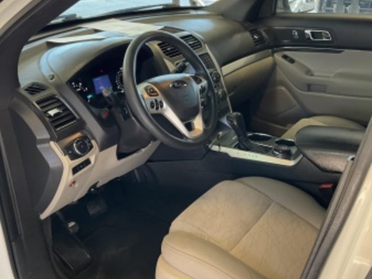 2013-ford-explorer-image-22