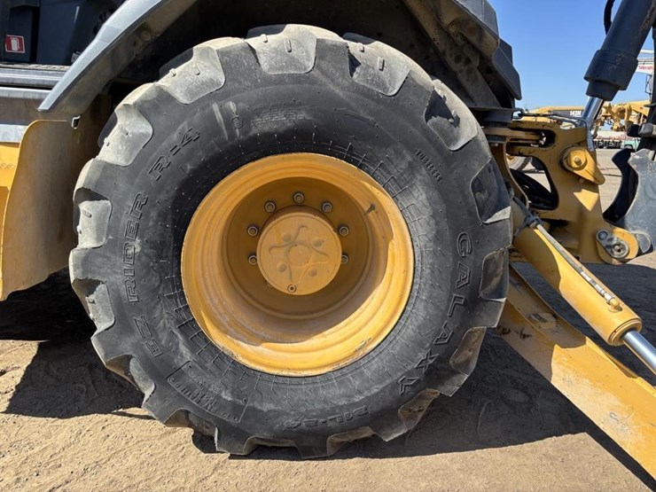 2020-deere-410l-image-31