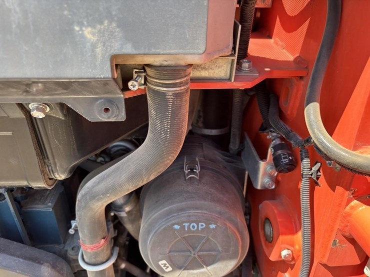 kubota-ssv65-image-40