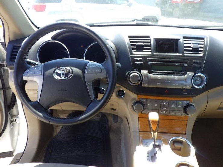 2010-toyota-highlander-image-9