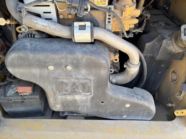 2018-caterpillar-262d-image-39