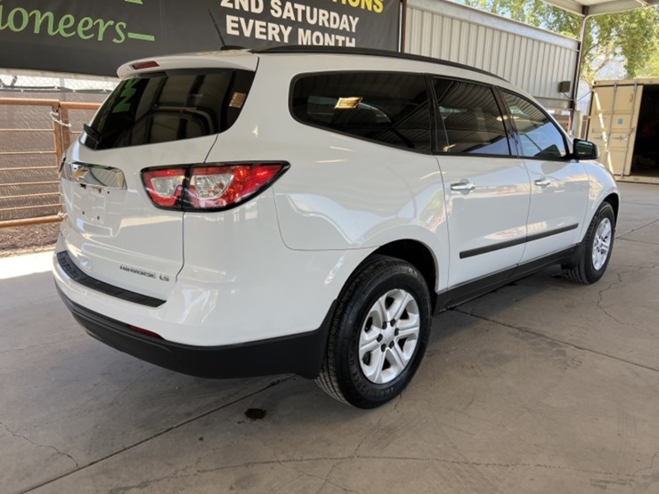 2016-chevrolet-traverse-ls-image-7