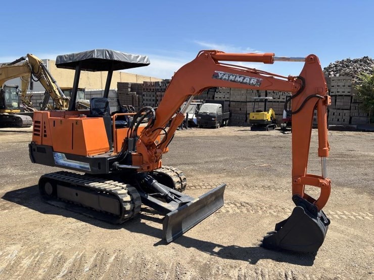 takeuchi-tb2507-hydraulic-excavator-image-2