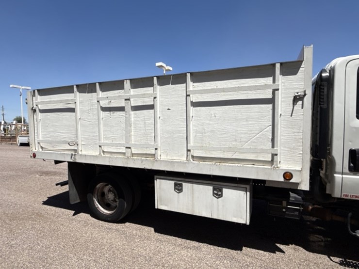 2009-isuzu-npr-image-5