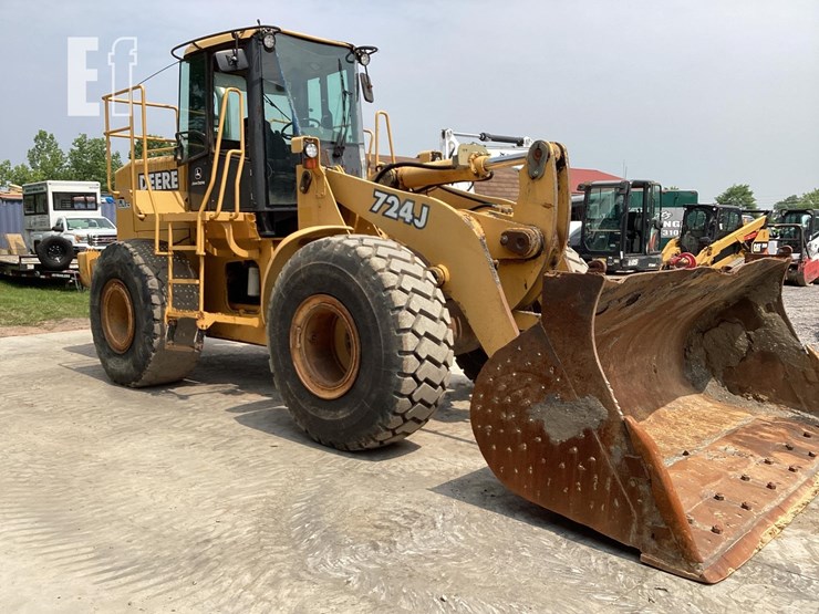 2002-deere-724j-image-6