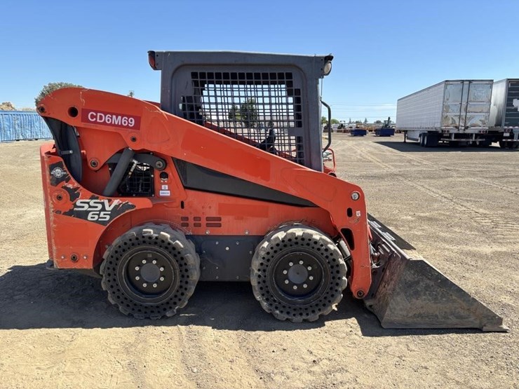 kubota-ssv65-image-7