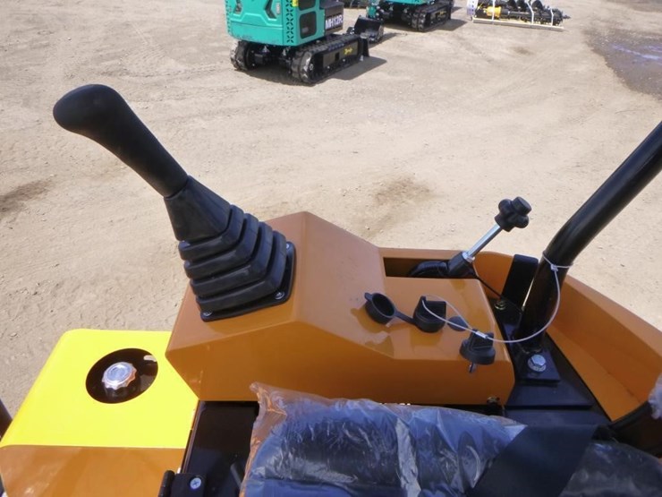 2025-vicsec-vc15j-hydraulic-excavator-image-22