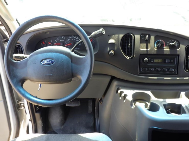 2004-ford-econoline-350-image-9