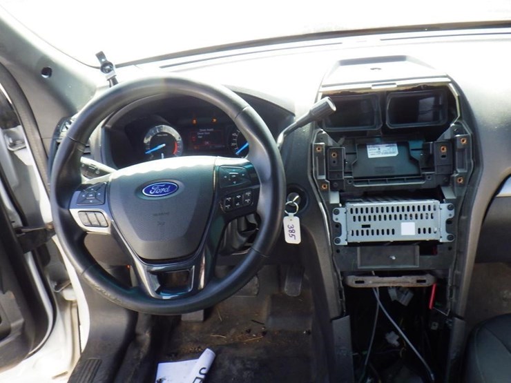 2016-ford-explorer-image-10