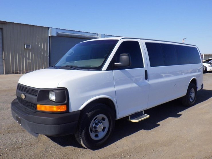 2013-chevrolet-express-3500-image-1