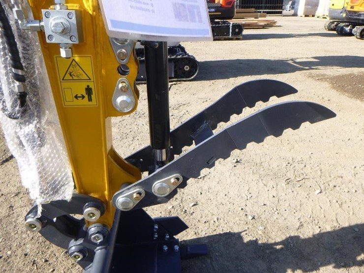 2025-sdlanch-sdle20-hydraulic-excavator-image-13