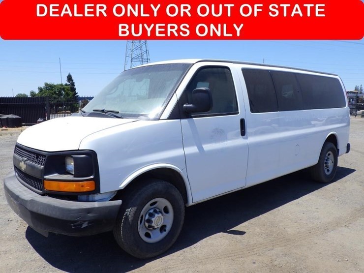2013-chevrolet-express-3500-image-1