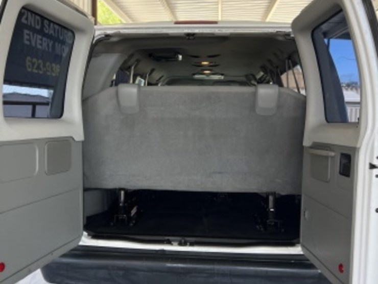 2014-ford-e350-image-11
