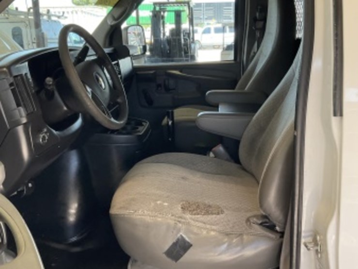 2013-chevrolet-express-2500-image-23