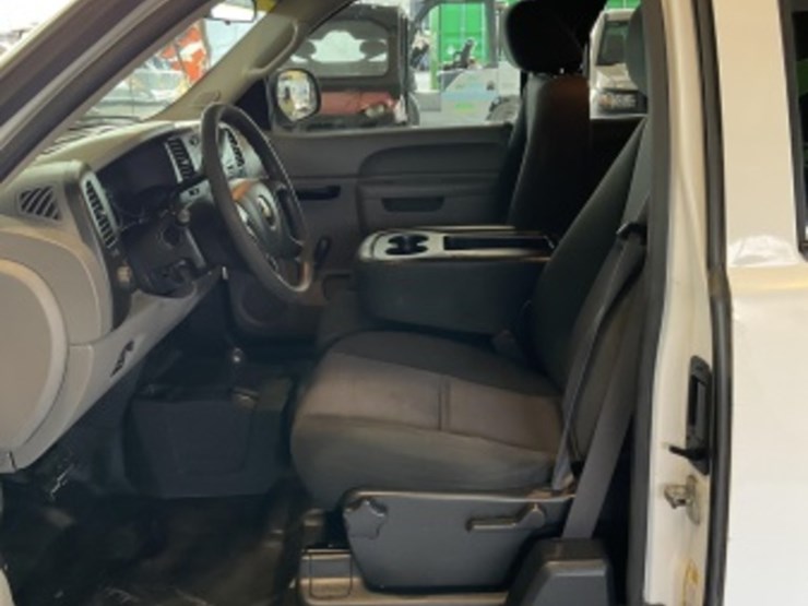 2011-chevrolet-silverado-1500-image-21