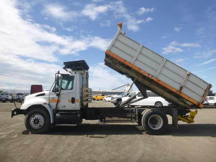 2004-international-durastar-4300-image-6
