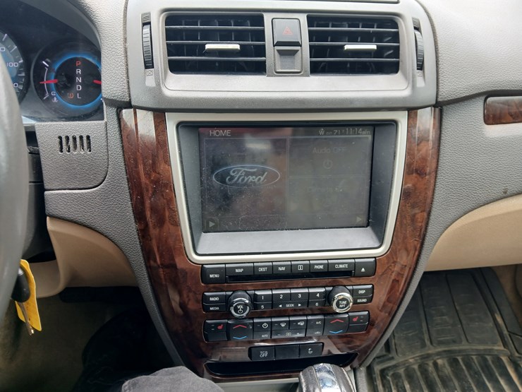 #20656-•-2012-ford-fusion-passenger-car-image-33