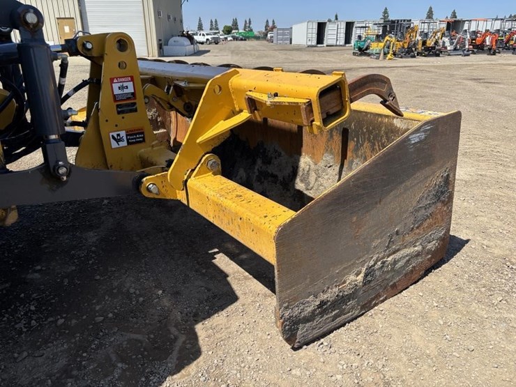 2021-deere-210l-image-19