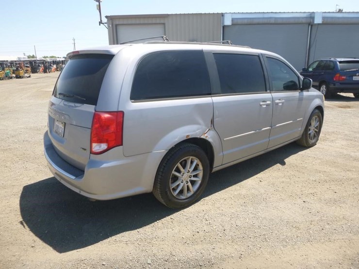 2013-dodge-grand-caravan-image-3