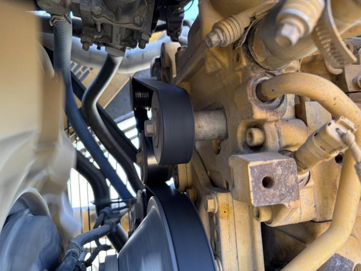 2014-deere-210k-image-55