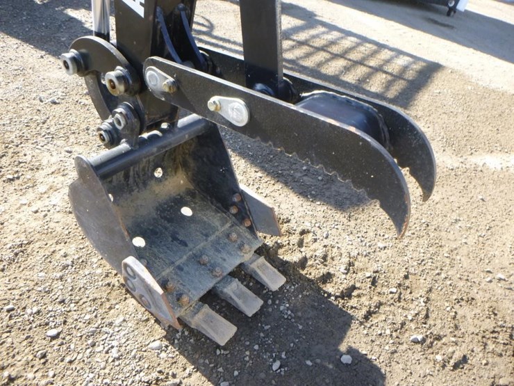2024-agt-qs12r-hydraulic-excavator-image-9