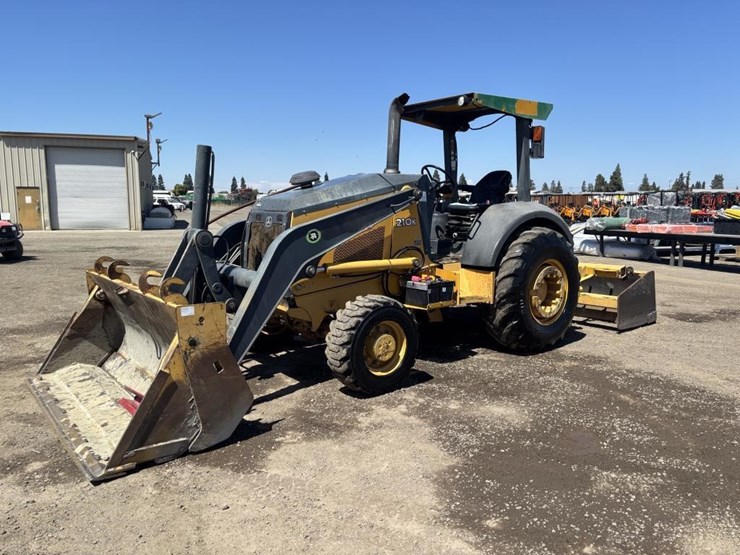 2014-deere-210k-image-1
