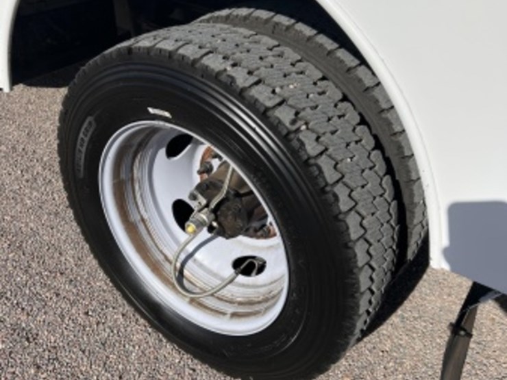2016-ford-f550-image-8