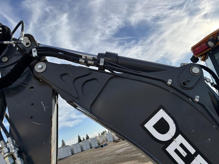 2020-deere-310l-ep-image-22