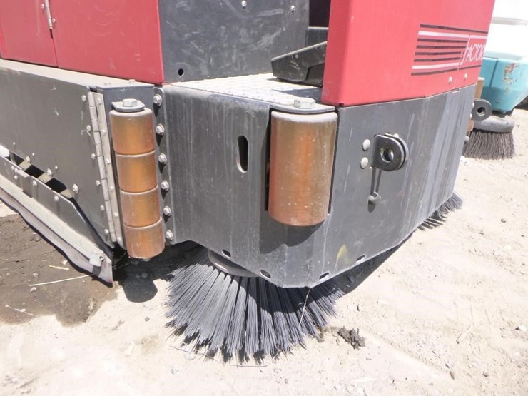 caterpillar-420-image-7