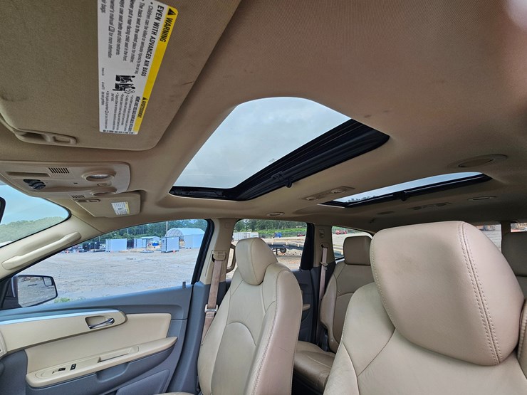 2011-chevrolet-traverse-image-30