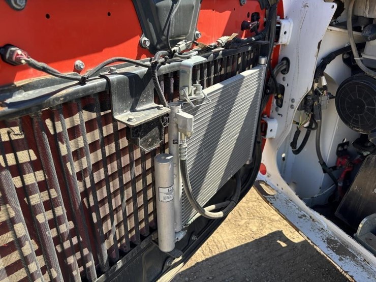 2021-bobcat-t76-image-33