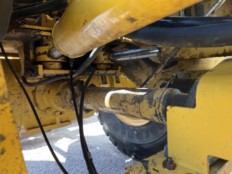 caterpillar-928g-image-28