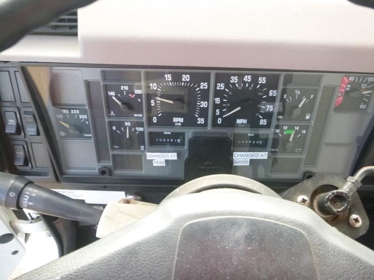 2001-international-4900-image-15