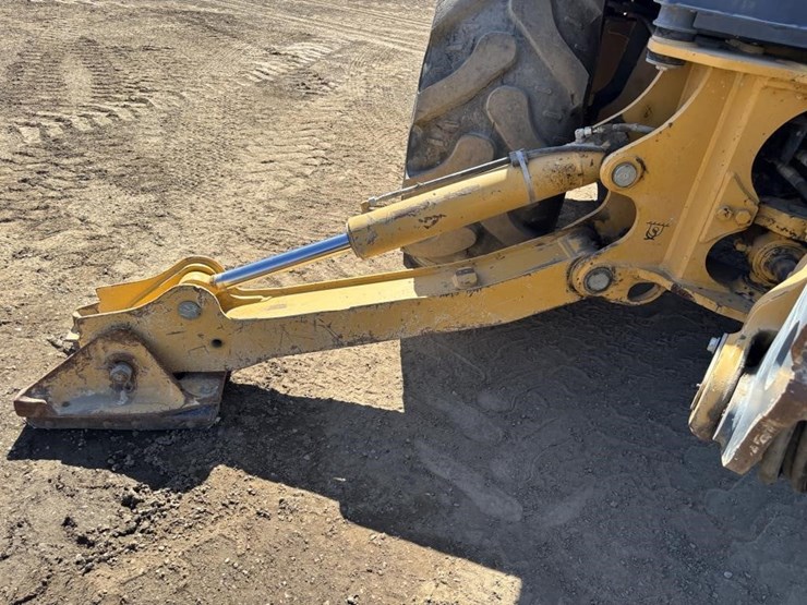 2020-deere-410l-image-26