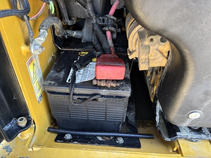 2016-caterpillar-259d-image-32