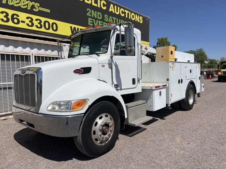 2011-peterbilt-337-image-3