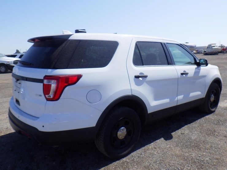 2016-ford-explorer-image-4