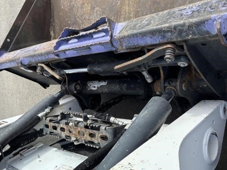 2019-bobcat-t590-image-11