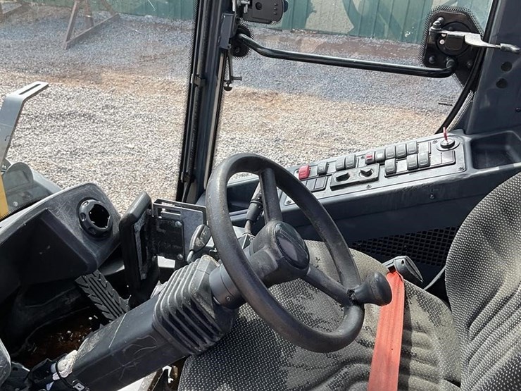2019-deere-344l-image-13