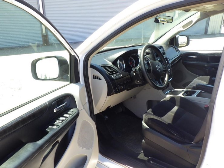 2014-dodge-grand-caravan-image-5