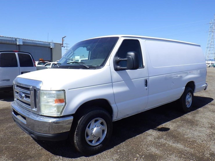 2008-ford-econoline-350-image-1