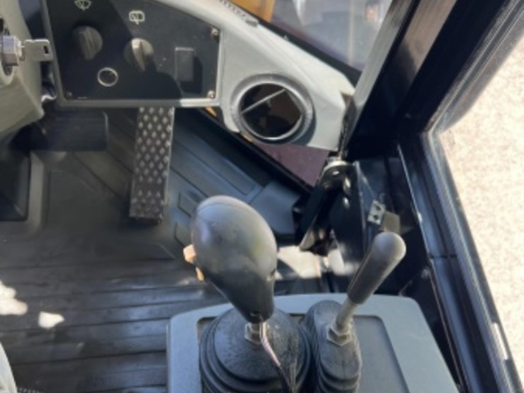 caterpillar-928g-image-24