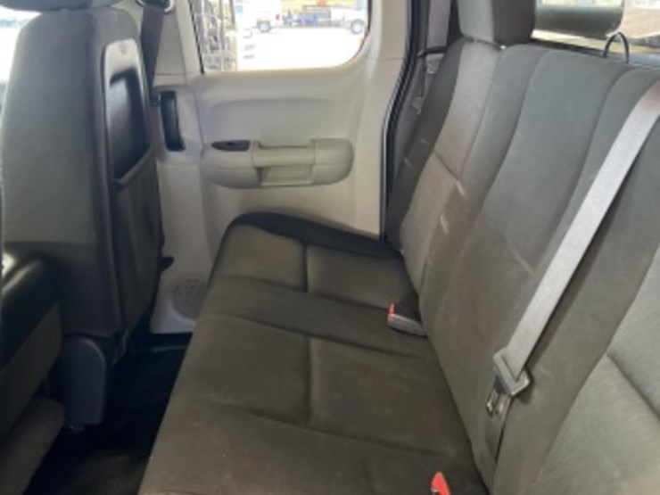 2013-chevrolet-silverado-2500hd-image-24
