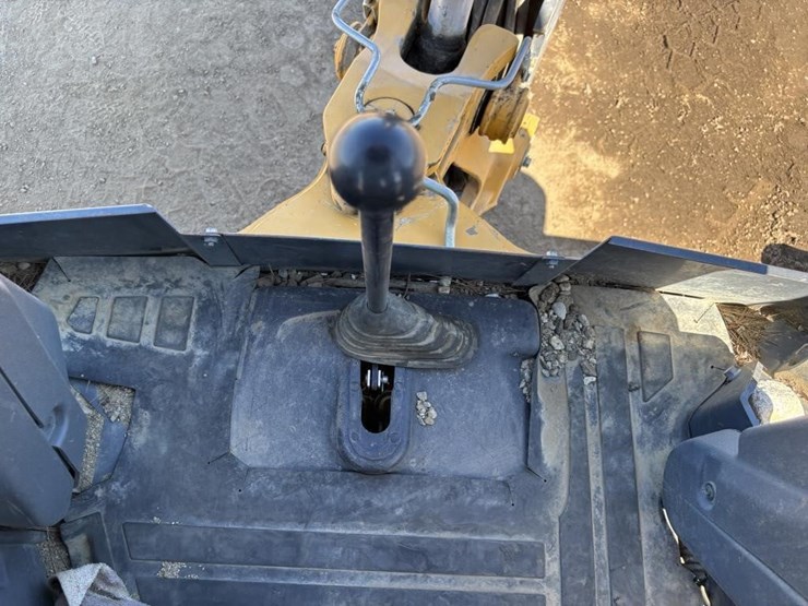2020-deere-410l-image-46