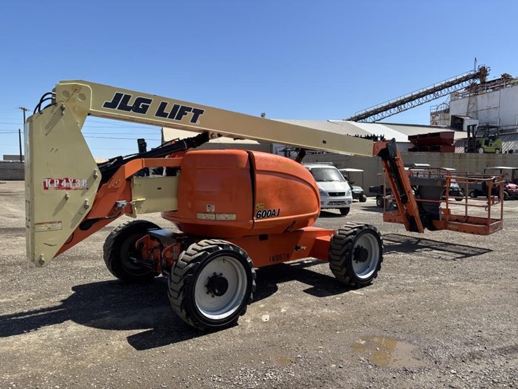 2013-jlg-600aj-image-3
