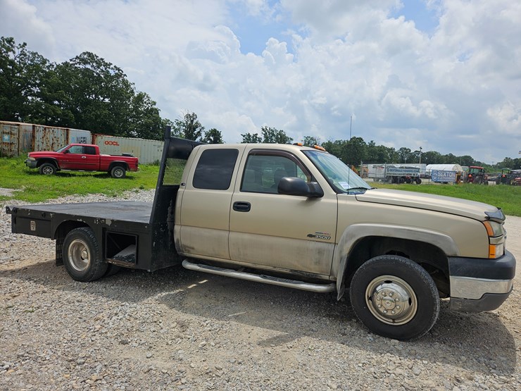 2005-chevrolet-silverado-3500-image-13