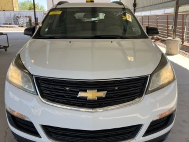 2016-chevrolet-traverse-ls-image-3