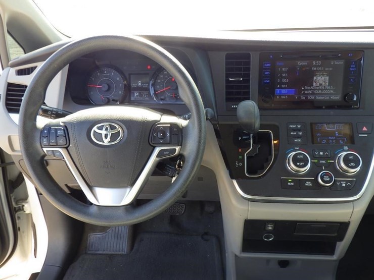 2018-toyota-sienna-image-9